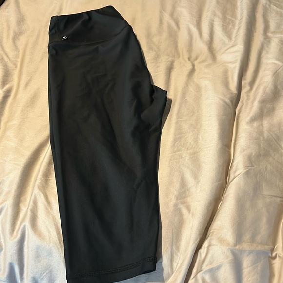 Ladies fitness capris - Picture 1 of 3